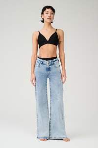 Wide Legged Denim in ausgewaschendem blau