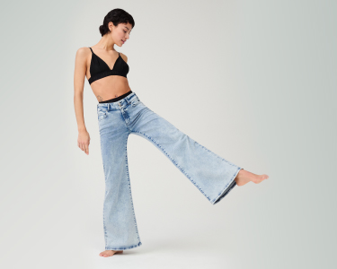 Comfortable shaping pants in a wide fit