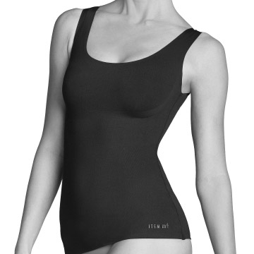 The ITEM m6 Tank Top shows a perfect shaping effect on the stomach.